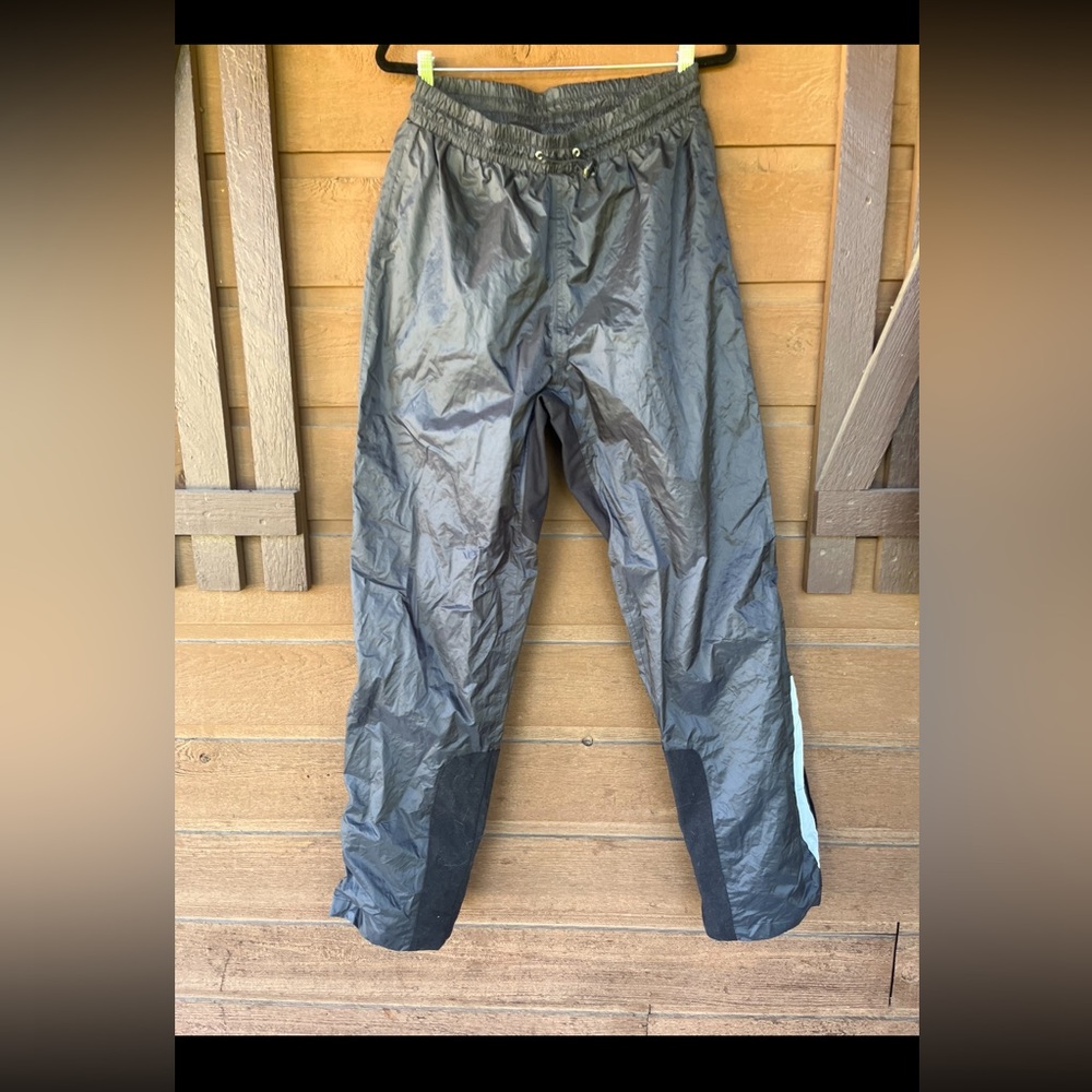 BMW MOTORRAD WINDBREAKER PANTS. EUC SIZE XL